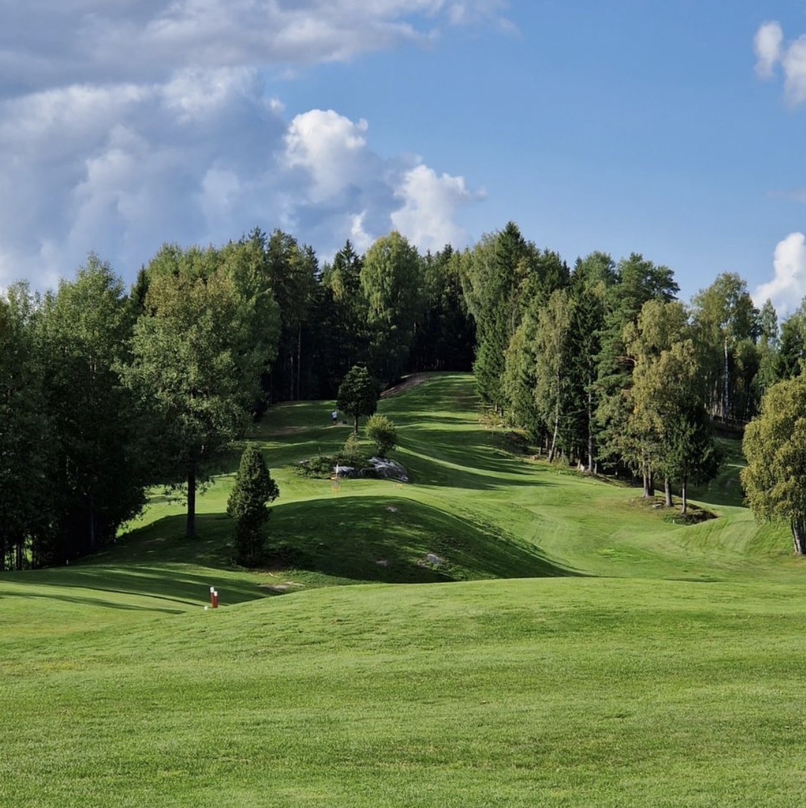 The rolling fairway at Krokhol Disc Golf Course, Viken